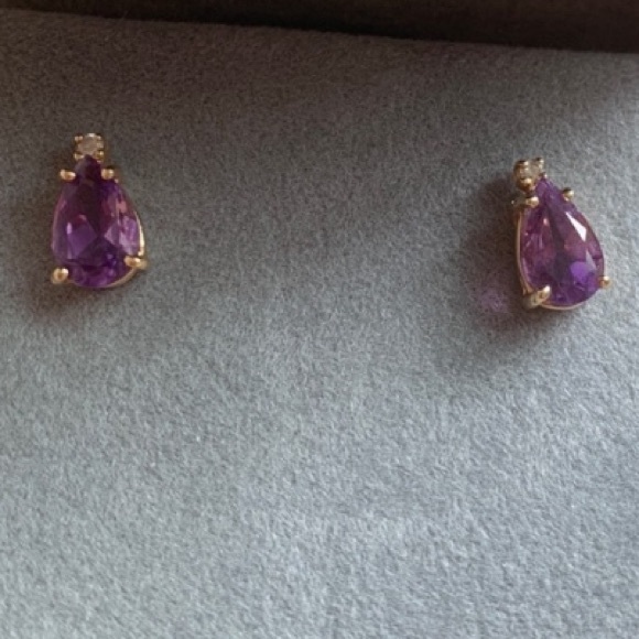 14K Yellow gold Amethyst stud post earrings with diamond chip - Picture 7 of 7